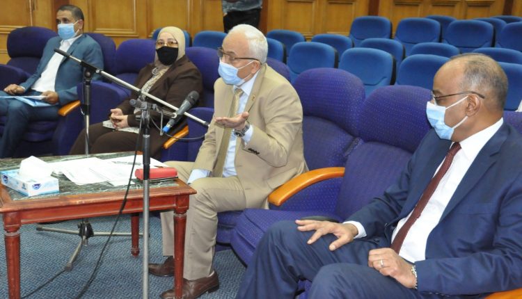 اجتماع الدكتور رضا حجازي مع مصححي اللغة الانجليزية على مستوى الجمهورية