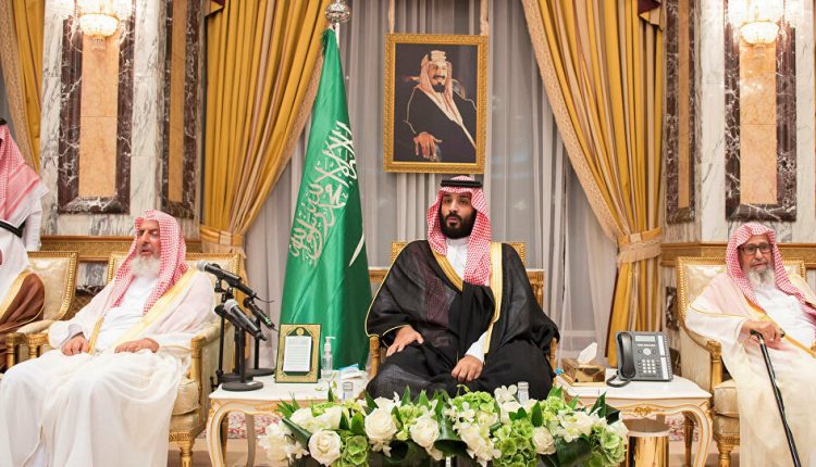انباء عن موافقة علماء المملكة بتسليم العرش الي ولي العهد