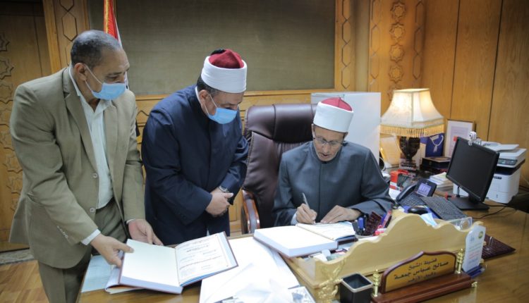 وكيل الازهر الشيخ صالح عباس يعتمد نتيجة معاهد القراءت