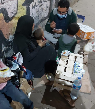 رعاية سيدة الزيتون واطفالها وعلاج زوجها من الادمان