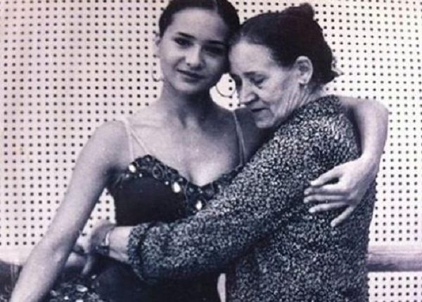 نيللى-كريم-ووالدتها