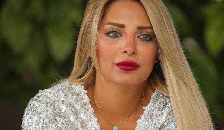 الاعلامية مي حلمي