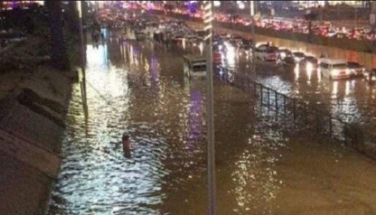 الصور الأولي لغرق المحور