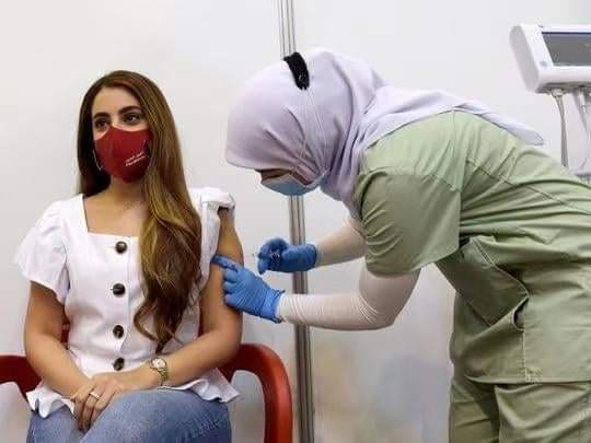 تطعيم سكان دبي بلقاح سينوفارم الصيني