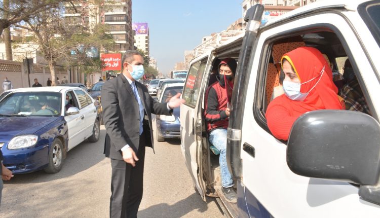 محافظ الغربية يفتش على ارتداء المواطنيين للكمامة