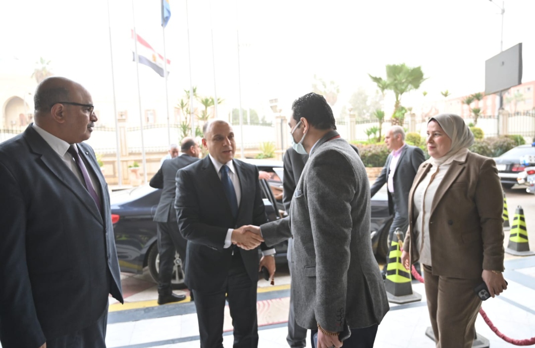 اللواء علاء عبد المعطي محافظ الغربية يباشر مهام منصبه